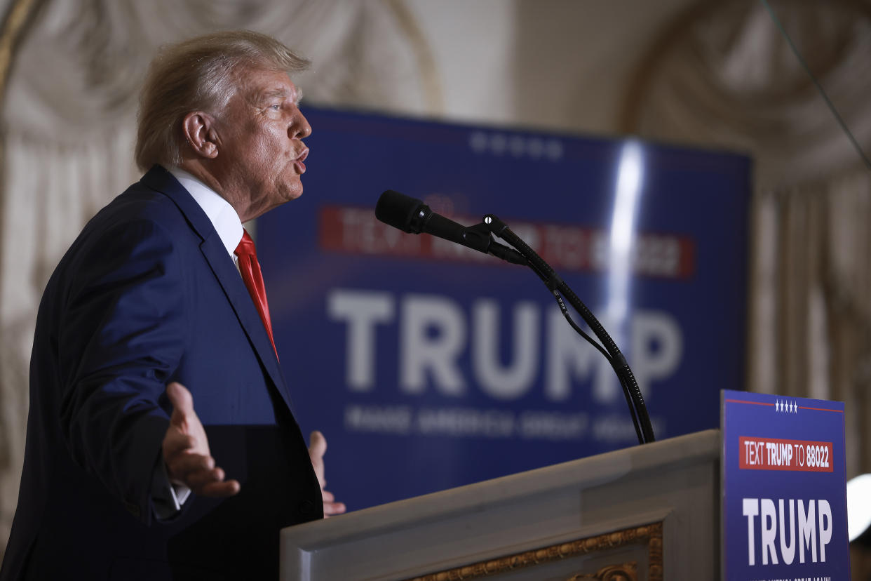 El expresidente Donald Trump habló ante sus seguidores en Mar-a-Lago. (Photo by Joe Raedle/Getty Images).