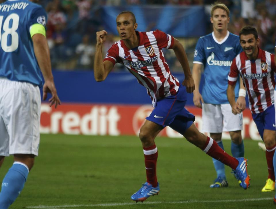 Atletico Madrid's Miranda (C) reacts after scoring against Zenit St.Petersburg during their Champions League Group G soccer match at Vicente Calderon stadium in Madrid September 18, 2013. REUTERS/Sergio Perez (SPAIN - Tags: SPORT SOCCER)