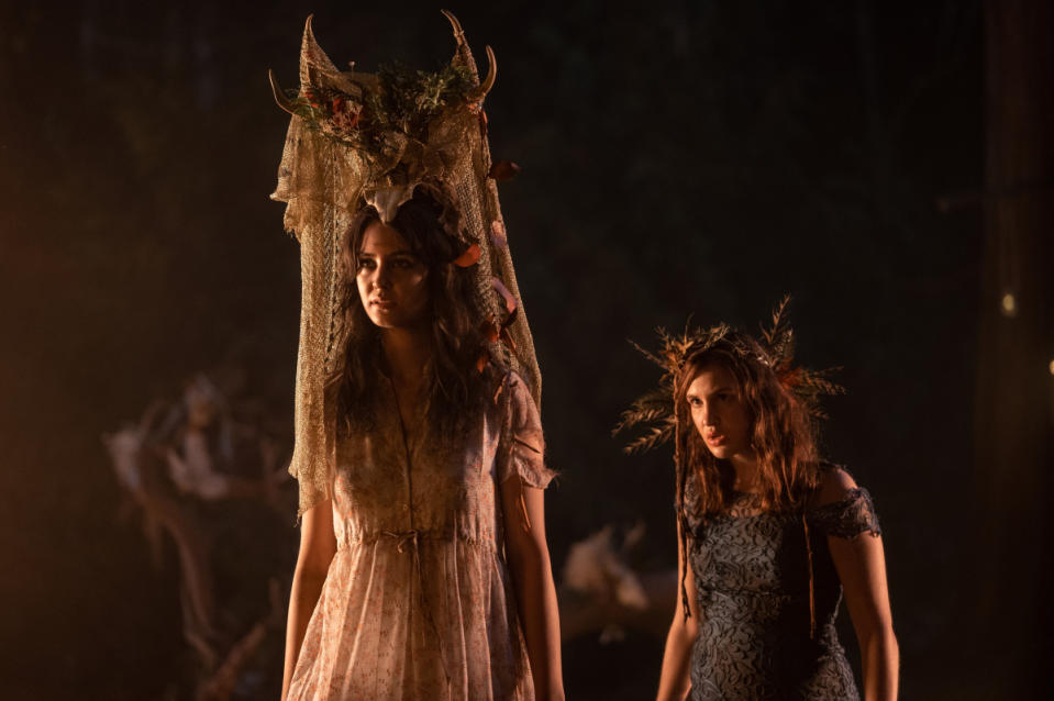 (L-R): Courtney Eaton as Teen Lottie and Sophie Nélisse as Teen Shauna in YELLOWJACKETS, “Doomcoming”<span class="copyright">Kailey Schwerman/SHOWTIME</span>