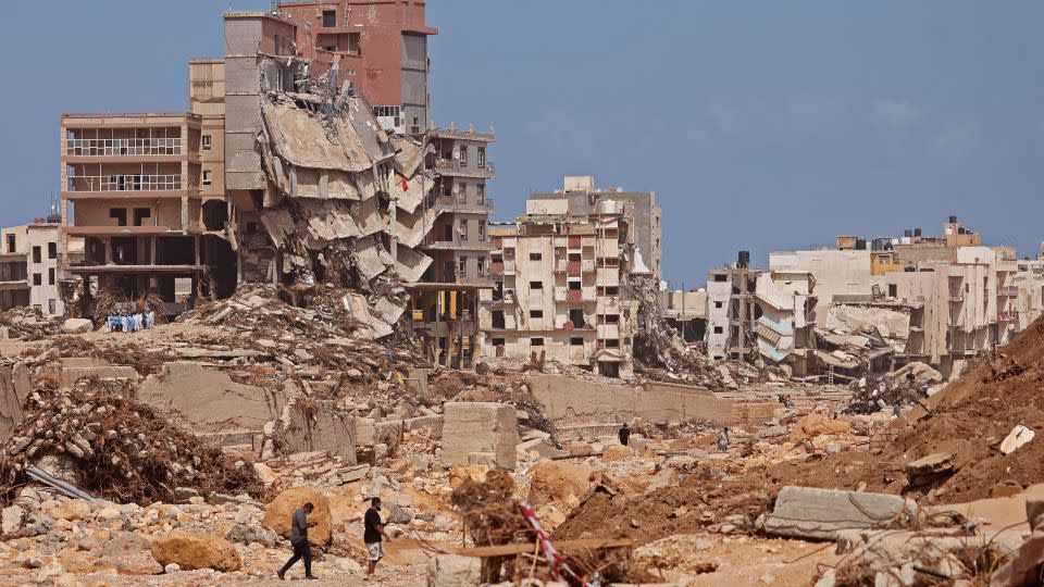 2023 年 9 月 17 日，丹尼尔风暴在利比亚东部港口城市德尔纳造成山洪暴发，造成破坏。 - Karim Sahib/AFP/Getty Images