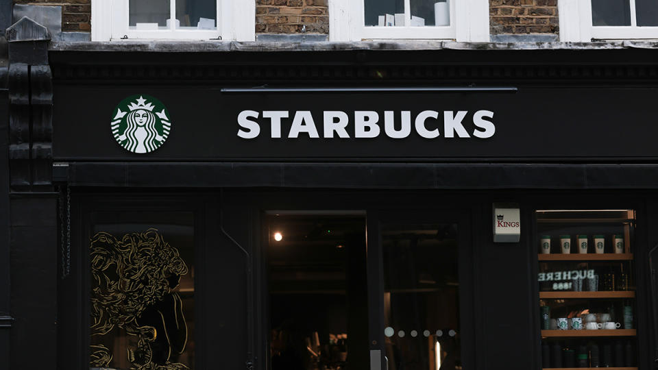 A Starbucks storefront where you can buy low-calorie coffee