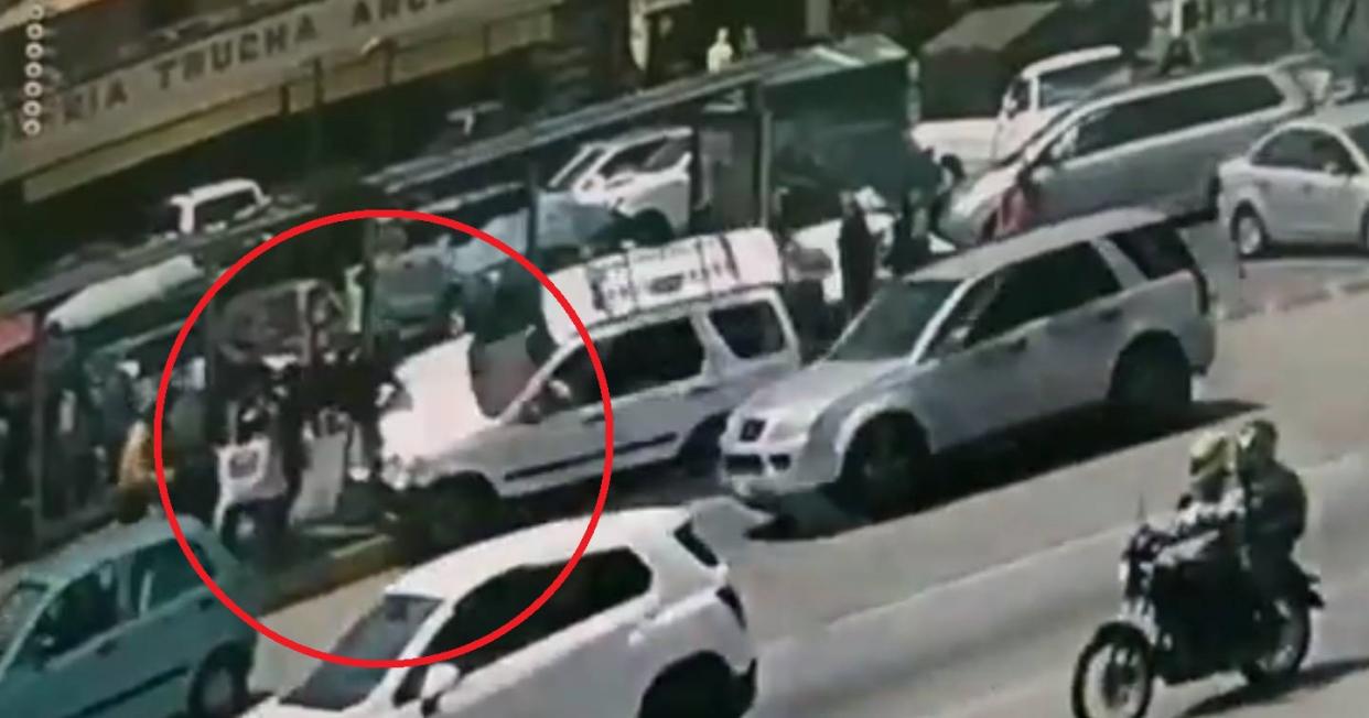 Camioneta perdió en control en Puebla y embistió a personas de un parabús. Foto: Captura de video X vía @ALunaSilva