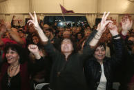 Supporters of radical leftist Syriza party celebrate in Athens January 25, 2015. REUTERS/Yannis Behrakis