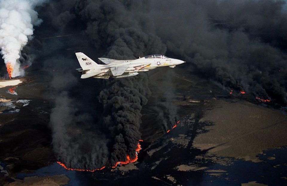 F-14A Kuwait oil fire