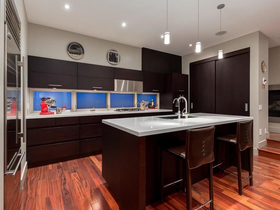 <p><span>2305 3 Avenue NW, Calgary, Alta.</span><br> The kitchen has a gas range, large pantry and an upgraded appliance package.(Photo: Zoocasa) </p>