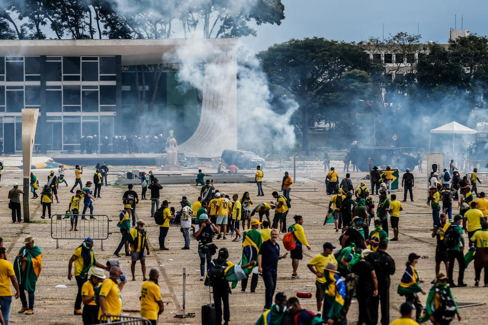 ***ARQUIVO***BRASÍLIA, DF, 08.01.2023 - Golpistas invadem a praça dos Três Poderes, em Brasília, e depredam os prédios no local. (Foto: Gabriela Biló/Folhapress)