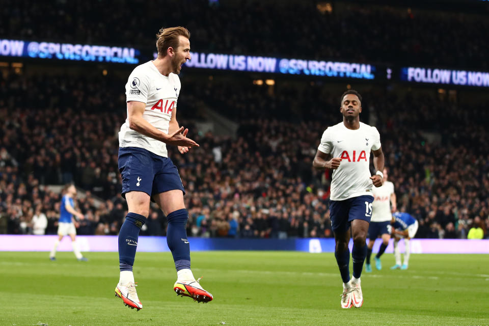 LONDON, ENGLAND - MARCH 07: Harry Kane of Tottenham Hotspur celebrates scoring his side's third goal during the Premier League match between Tottenham Hotspur and Everton at Tottenham Hotspur Stadium on March 07, 2022 in London, England. (Photo by Chris Brunskill/Fantasista/Getty Images)