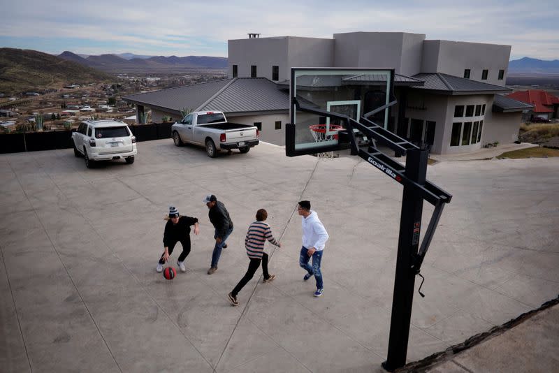 The Wider Image: Mexico Mormon family has tearful Christmas after cartel murders