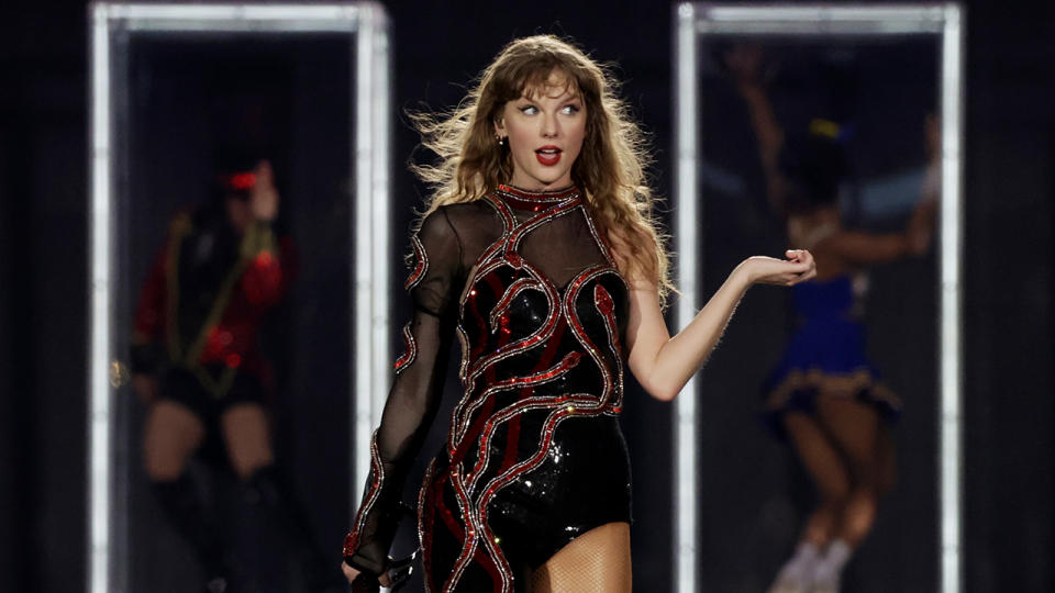 Taylor Swift Fans Are Concerned For Her Health When She Did This On Stage