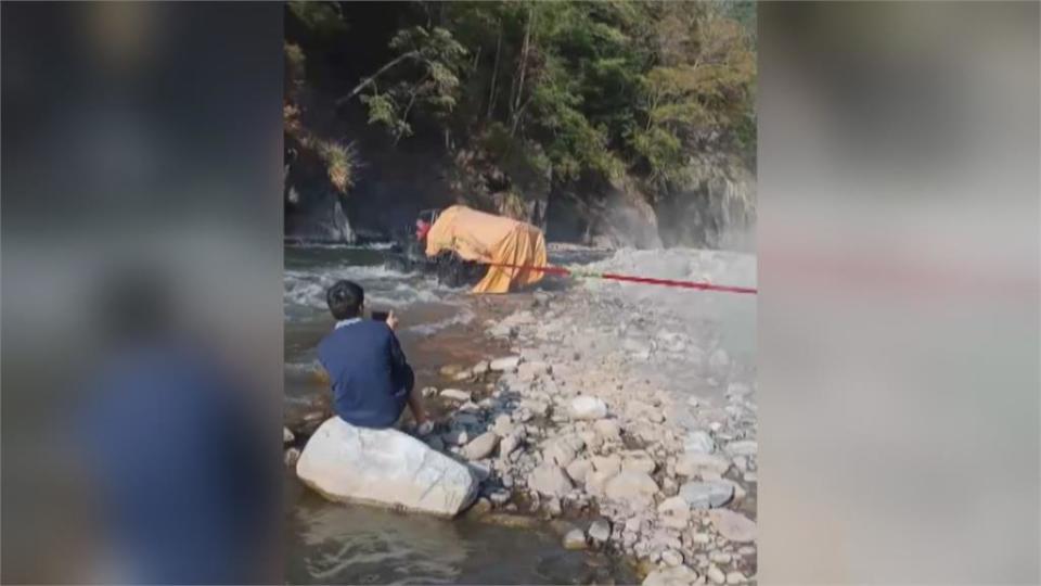 警溪床包抄追山老鼠 查扣2噸珍貴肖楠木