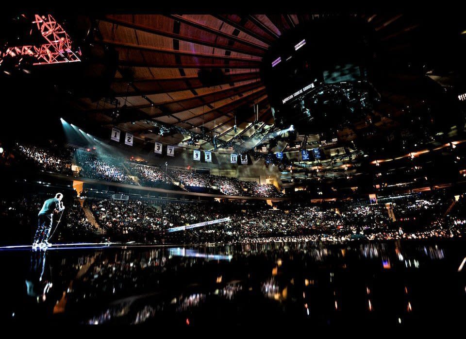 60,000 fans turn up for  two sold out Madison Square Garden performances.  Hart gives them what they want.