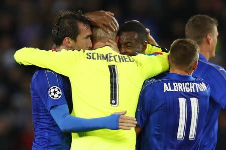 Britain Soccer Football - Leicester City v FC Copenhagen - UEFA Champions League Group Stage - Group G - King Power Stadium, Leicester, England - 18/10/16 Leicester City's Kasper Schmeichel celebrates with Christian Fuchs and Wes Morgan after the game Reuters / Phil Noble Livepic