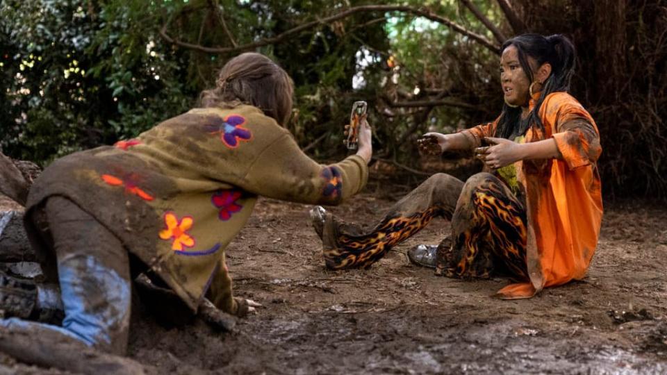 Boo, Bitch. (L to R) Zoe Margaret Colletti as Gia, Lana Condor as Erika in episode 106 of Boo, Bitch. Cr. Kevin Estrada/Netflix © 2022