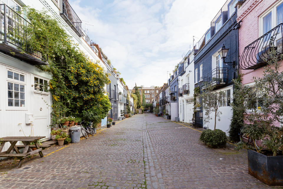 Mews houses along cobbled street in Notting Hill, London, England, UK. Photo: Getty 