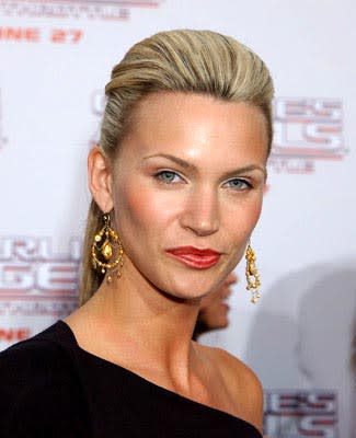 Natasha Henstridge at the LA premiere of Columbia's Charlie's Angels: Full Throttle