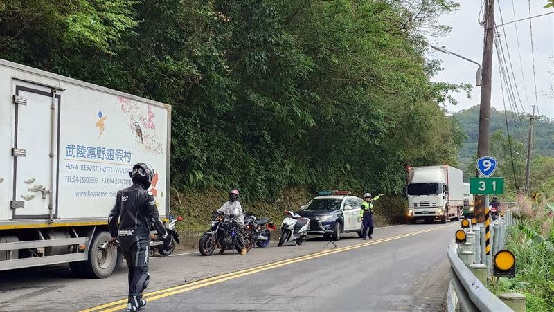 北宜公路在跨年一早就發生自摔車禍。（圖／警方提供）