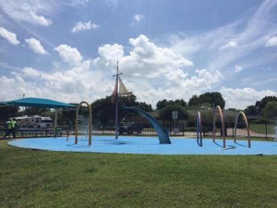 Bicentennial Park splash pad in Crowley