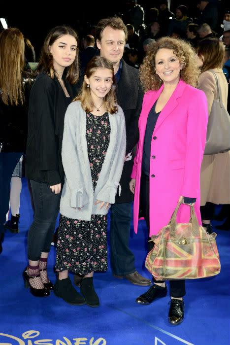 nadia-sawalha-family