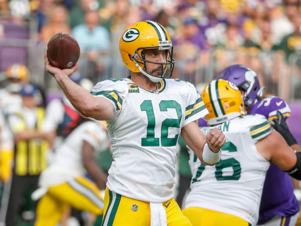 Aaron Rodgers makes a throw against the Minnesota Vikings.