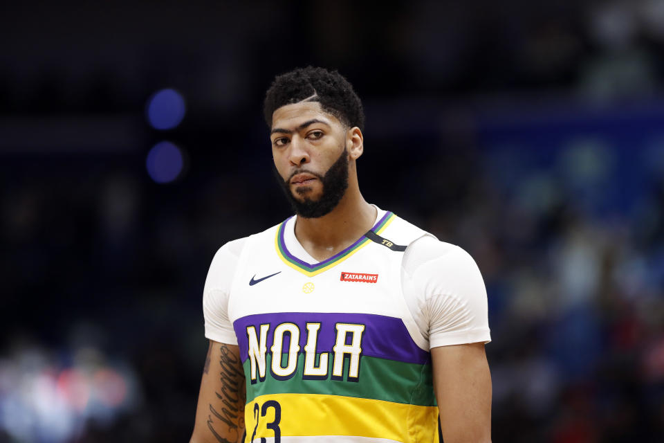 Pelicans star Anthony Davis suffered a shoulder injury on Thursday night in their game against the Thunder. (AP Photo/Tyler Kaufman)