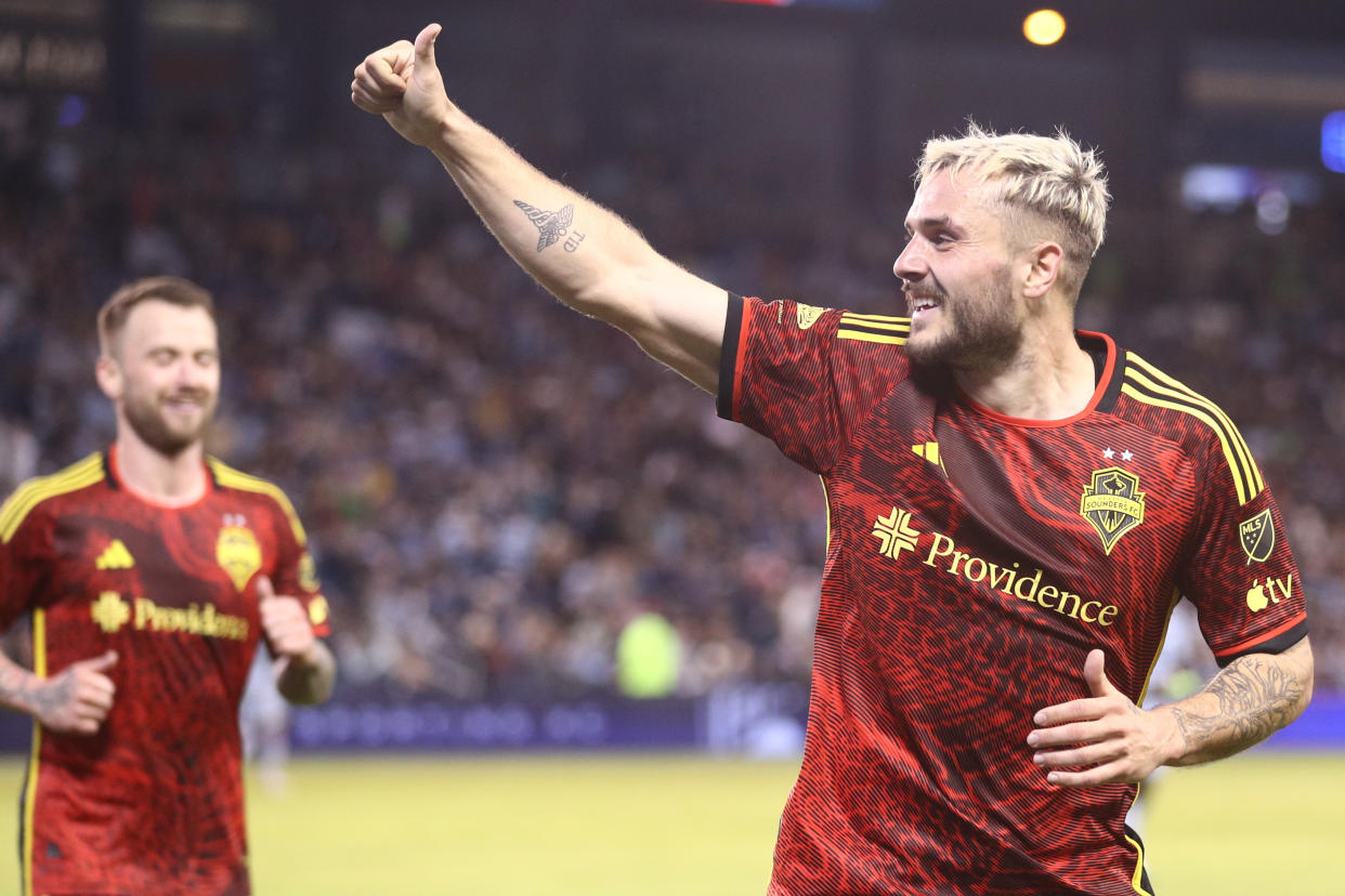 Jordan Morris festejando uno de sus goles del sábado contra Sporting Kansas City. (William Purnell-USA TODAY Sports