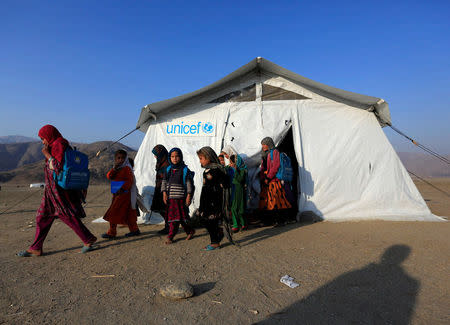 Afghan refugee children leave a class at a refugee camp on the outskirts of Jalalabad, Afghanistan, February 12, 2017. REUTERS/Parwiz