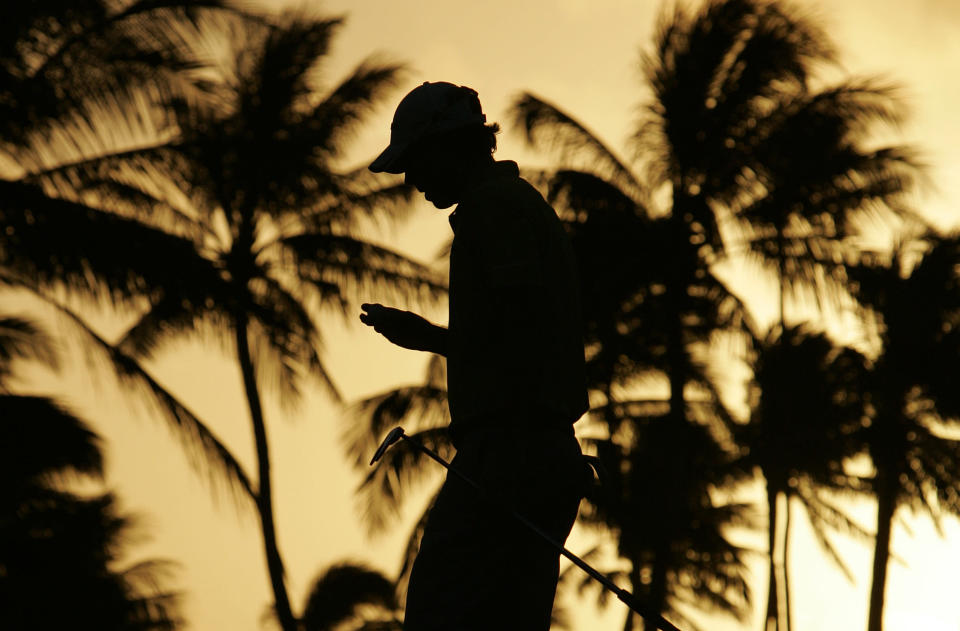 David Hearn of Canada walks off the 10th green after finishing the hole during the first round of the Sony Open golf tournament in Honolulu, Hawaii January 10, 2013. REUTERS/Hugh Gentry (UNITED STATES - Tags: SPORT GOLF)