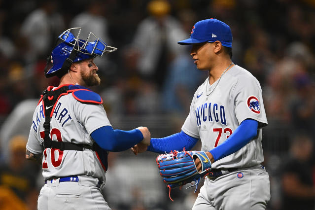 Cards beat Cubs 8-0, take over 1st place in NL Central