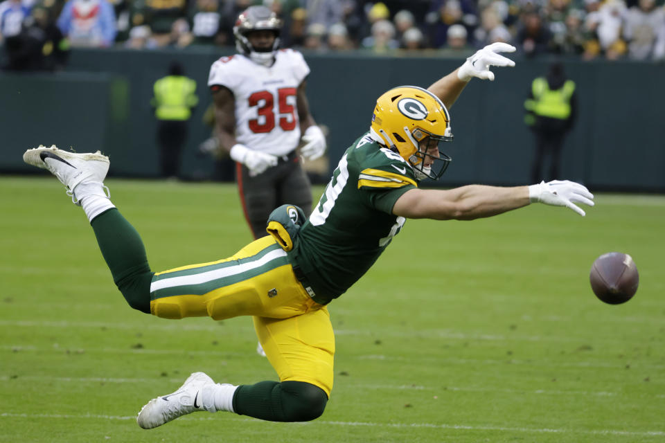 Green Bay Packers tight end Ben Sims (89) tries to catch a pass during the second half of an NFL football game against the Tampa Bay Buccaneers, Sunday, Dec. 17, 2023, in Green Bay, Wis. The pass was incomplete. (AP Photo/Mike Roemer)