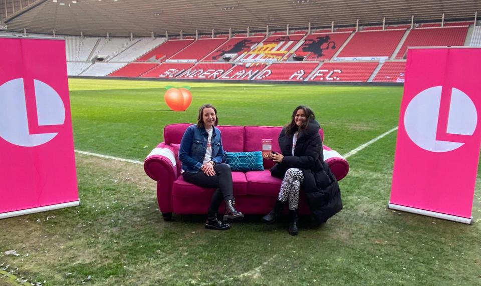 Emma Campbell pictured with Deborah James. (Image supplied Caters)