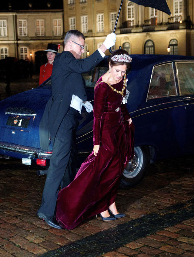 El curioso vestido de gala de Mary de Dinamarca que es, a su vez