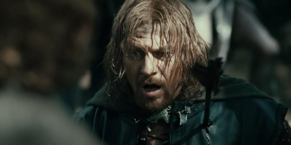 Boromir with an arrow in his chest in lord of the rings