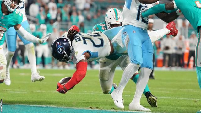 Will Levis rallies Titans for 2 late TDs, 28-27 win over Dolphins