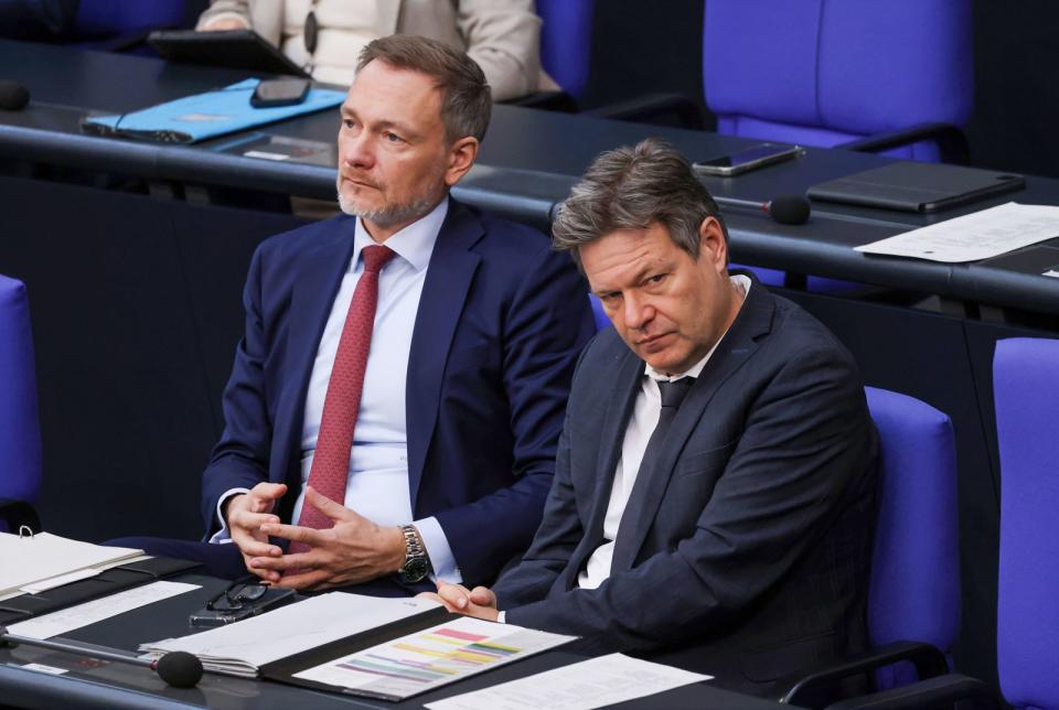 Eine der wenigen Gemeinsamkeiten: Christian Lindner (links) und Robert Habeck stürzen in den Meinungsumfragen ab - ihre Parteien gleich mit. (Bild: ZDF/Sean Gallup)
