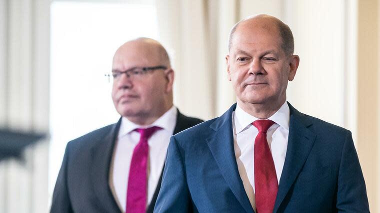 Olaf Scholz (SPD, r), Bundesfinanzminister, und Peter Altmaier (CDU), Bundesminister für Wirtschaft und Energie Foto: dpa