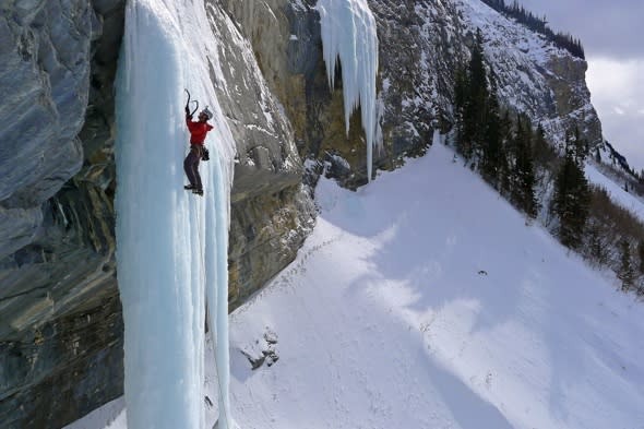 ice-climber-survives-60ft-fall-canada-photos