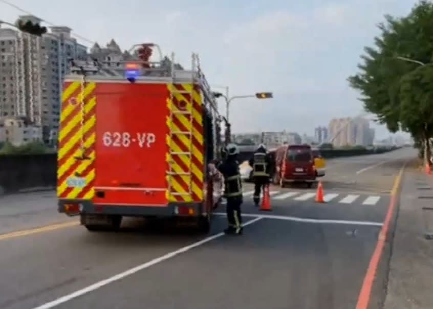 小貨車駕駛送醫後死亡。（圖／東森新聞）