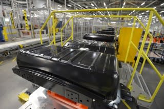 Lithium-ion cell and battery pack assembly for Nissan Leaf electric car in Sunderland, U.K., plant
