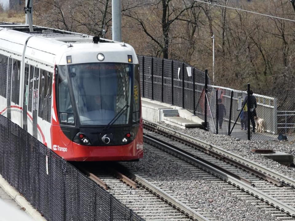 Witness testimony in the first eight days of the Ottawa LRT public inquiry shows that many parties knew the Confederation Line had reliability issues before launch. (Francis Ferland/CBC - image credit)