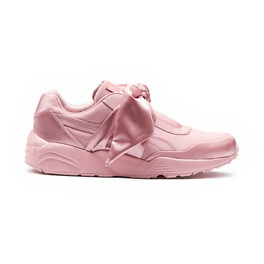 Ontmoedigen onderwerpen min Rihanna just dropped her new Fenty x Puma shoe collection, and it's already  selling out