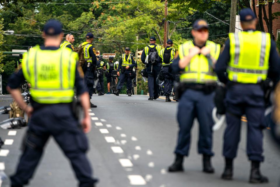 <p>Hundreds of state police officers descend upon downtown Charlottesville as the city marks the anniversary of last year’s ‘Unite the Right rally’ in Charlottesville, Va., Aug. 11, 2018. (Photo: Jim Lo Scalzo/EPA-EFE/REX/Shutterstock) </p>