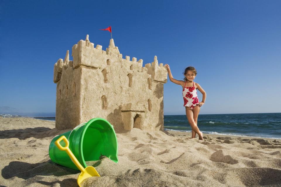 Building a sandcastle calls for finding the right mix of air, water and sand. <a href="https://www.gettyimages.com/detail/photo/kids-beach-royalty-free-image/91886579" rel="nofollow noopener" target="_blank" data-ylk="slk:Tony Garcia/Stone via Getty Images;elm:context_link;itc:0;sec:content-canvas" class="link ">Tony Garcia/Stone via Getty Images</a>