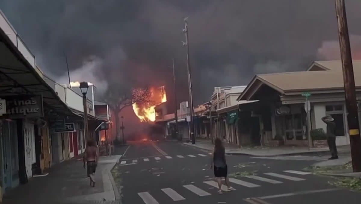 Wildfire roars through Hawaii's historic Lahaina town (AP)