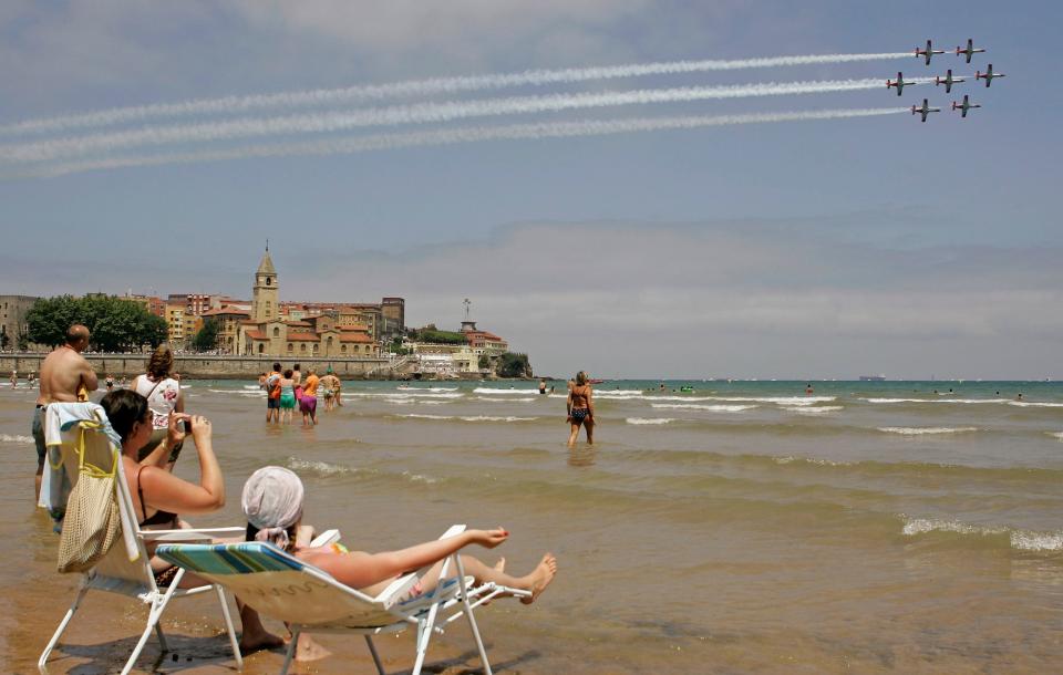 Members of the Spanish Air Force aerobatic group 'Patrulla Aguila' fly over San Lorenzo beach in Gijon, northern Spain, during an aerial exhibition July 29, 2007.