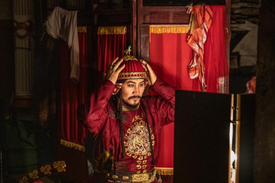 Erdenebileg Ganbold gets ready to go onstage in The Mongol Khan (Perou)