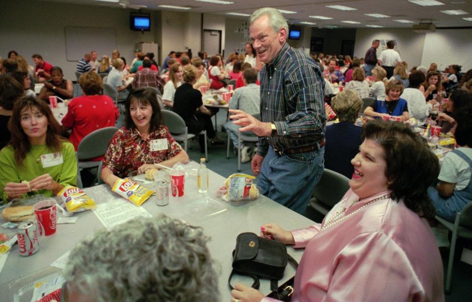 Clad in jeans and a plaid shirt, Southwest Airlines chairman Herb Kelleher, attends a luncheon meeting with his employees at Dallas headquarters May 8, 1996 where every day is dress-down day.  What began as a tiny commuter serving three Texas cities with four planes and 190 employees has grown to 224 planes and 21,000 employees.  Now serving 23 states and serving 48 cities, the airline celebrates its 25th anniversary in June.  (AP Photo/Tim Sharp)