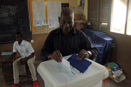 A man casts his vote at a polling station during a referendum in Abidjan, Ivory Coast October 30, 2016. REUTERS/Luc Gnago