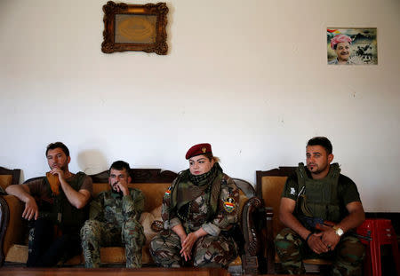 Iraqi Kurdish female fighter Haseba Nauzad (2nd R), 24, sits next to other fighters at a site near the frontline of the fight against Islamic State militants in Nawaran near Mosul, Iraq, April 20, 2016. REUTERS/Ahmed Jadallah