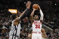 Dec 15, 2018; San Antonio, TX, USA; Chicago Bulls point guard Kris Dunn (32) shoots the ball overSan Antonio Spurs power forward LaMarcus Aldridge (12) during the first half at AT&T Center. Mandatory Credit: Soobum Im-USA TODAY Sports