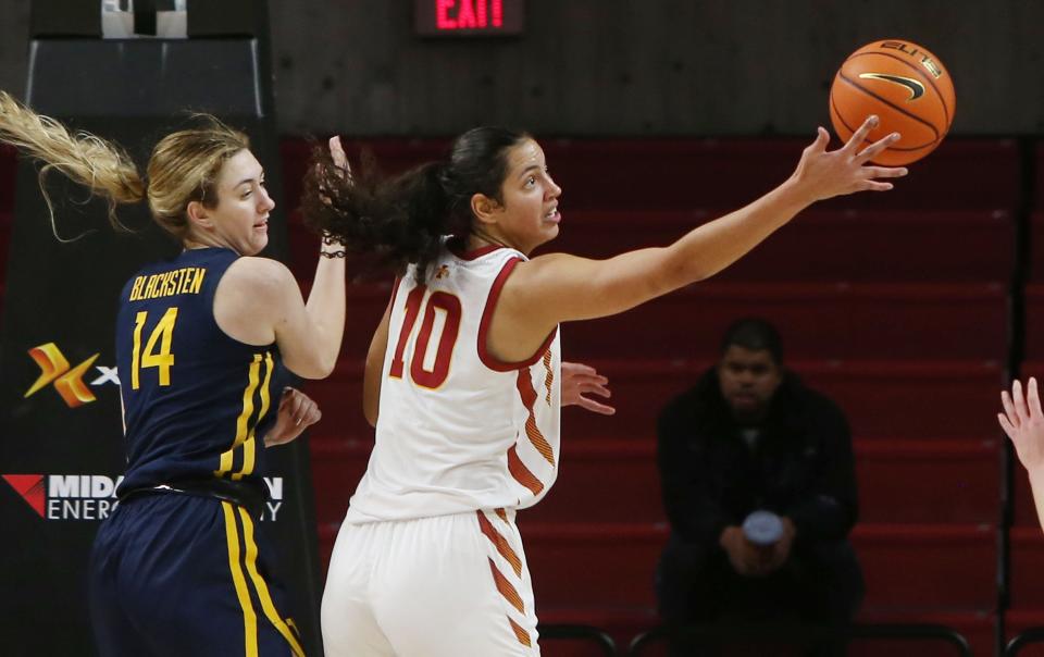 Iowa State Cyclones forward/center Stephanie Soares has indicated that she wants to come back to ISU for another season.